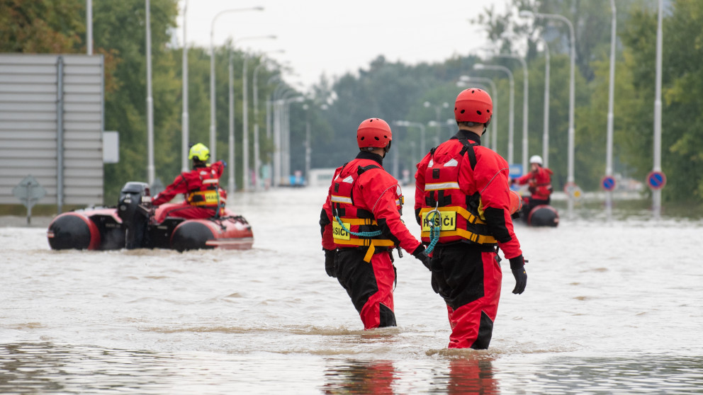 Rettungskräfte retteten zahlreiche Menschen während der Überschwemmungen in Ostrava, Tschechische Republik.